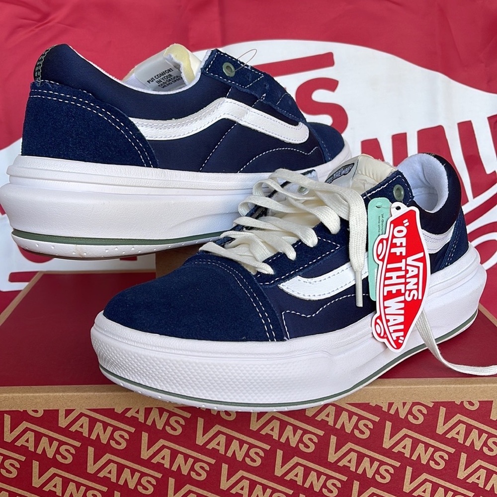 Vans Men’s Old Skool Over
Pop Color Dress Blues
VNOA7Q5ELKZ
platforms - sneakers